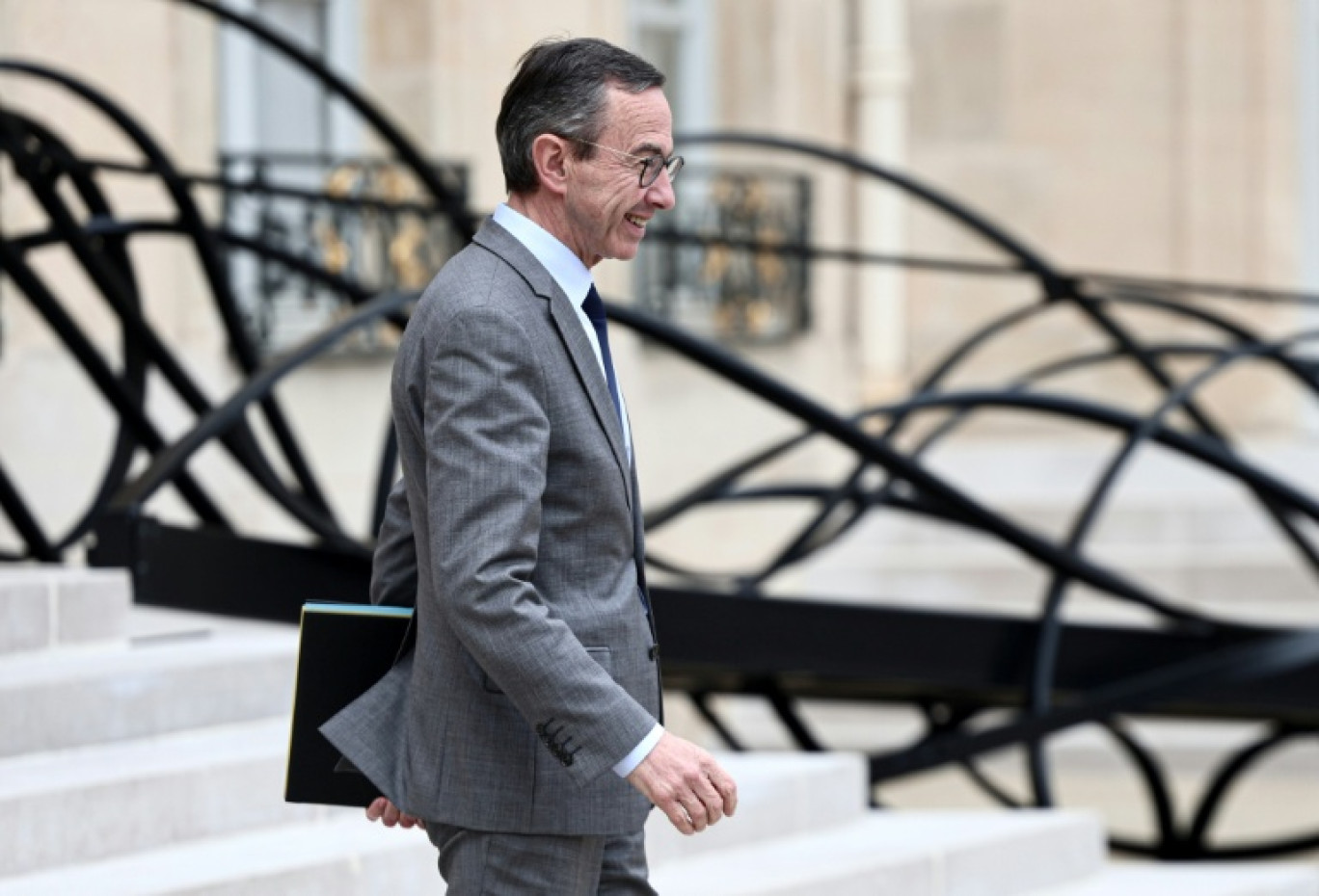 Le ministre de l'Intérieur, Bruno Retailleau, quitte le palais présidentiel de l'Élysée à Paris, le 15 mai 2025 © Thibaud MORITZ