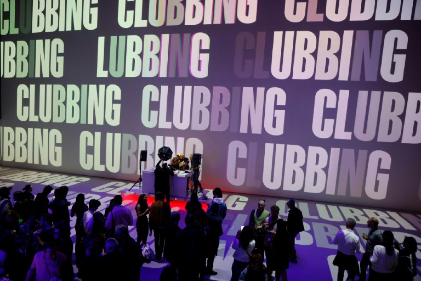 Des visiteurs à l'exposition "Clubbing" au Grand palais immersif à Paris, le 12 mai 2025 © Ludovic MARIN