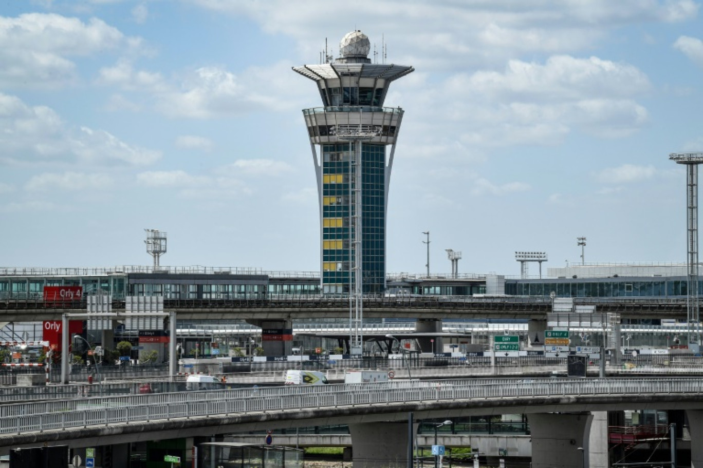 La tour de contrôle de l'aéroport de Paris-Orly, le 22 juin 2020 © BERTRAND GUAY