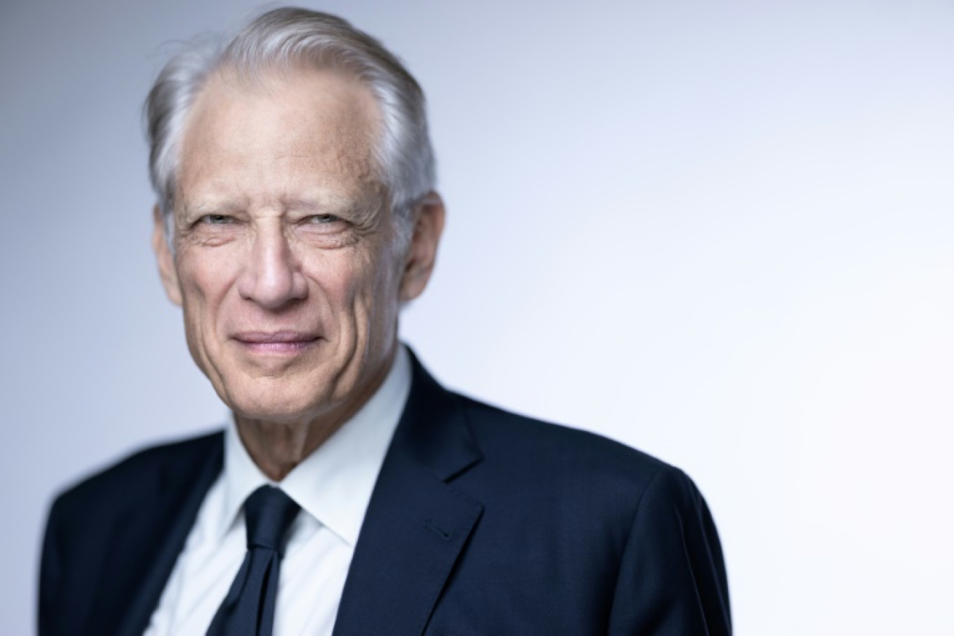 L'ancien Premier ministre Dominique de Villepin lors d'une séance photo à Paris le 4 avril 2025 © JOEL SAGET