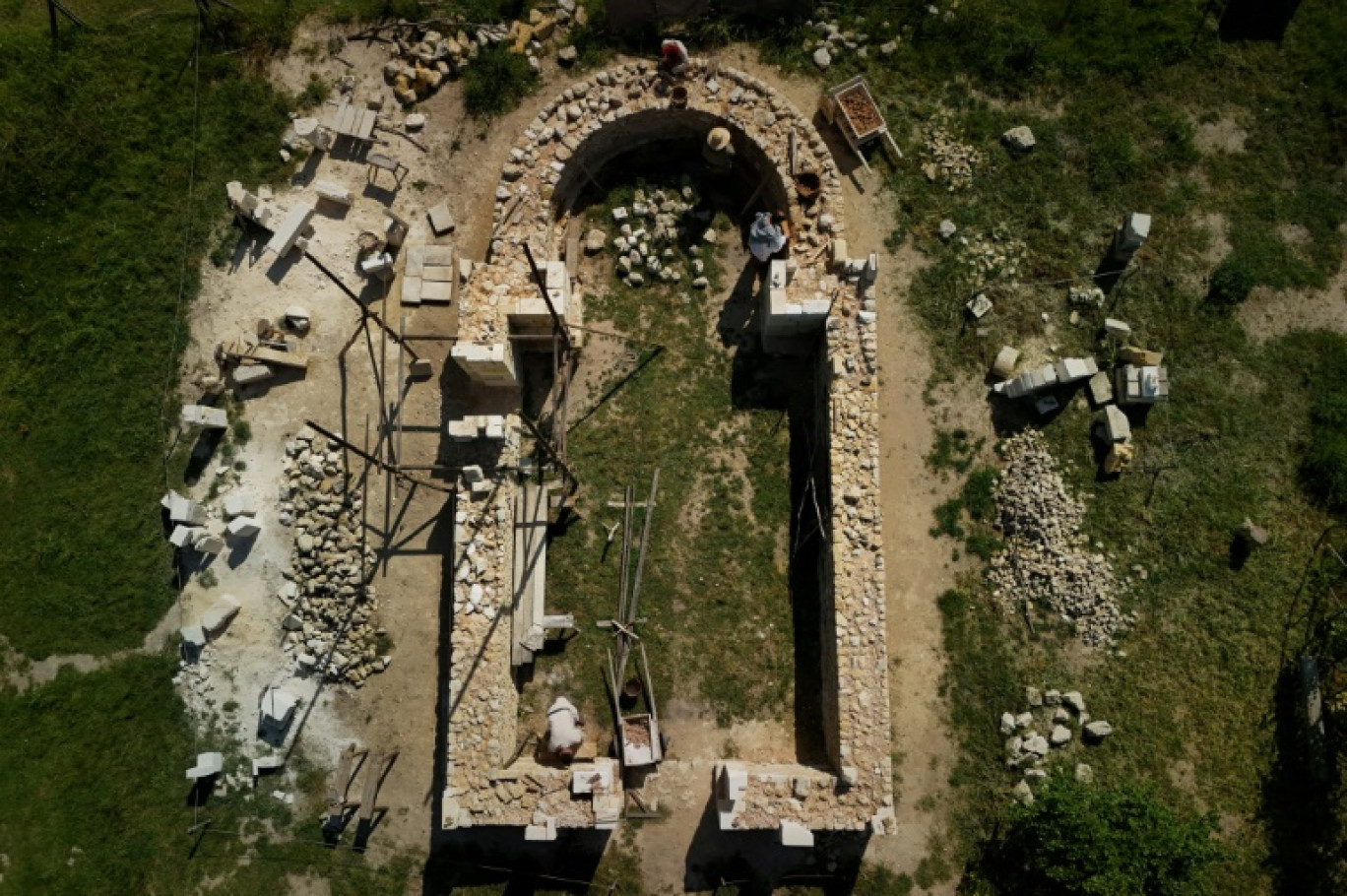 La construction d'une cathédrale gothique à La Lande-de-Fronsac, en Gironde, le 16 mai 2025 © Philippe LOPEZ