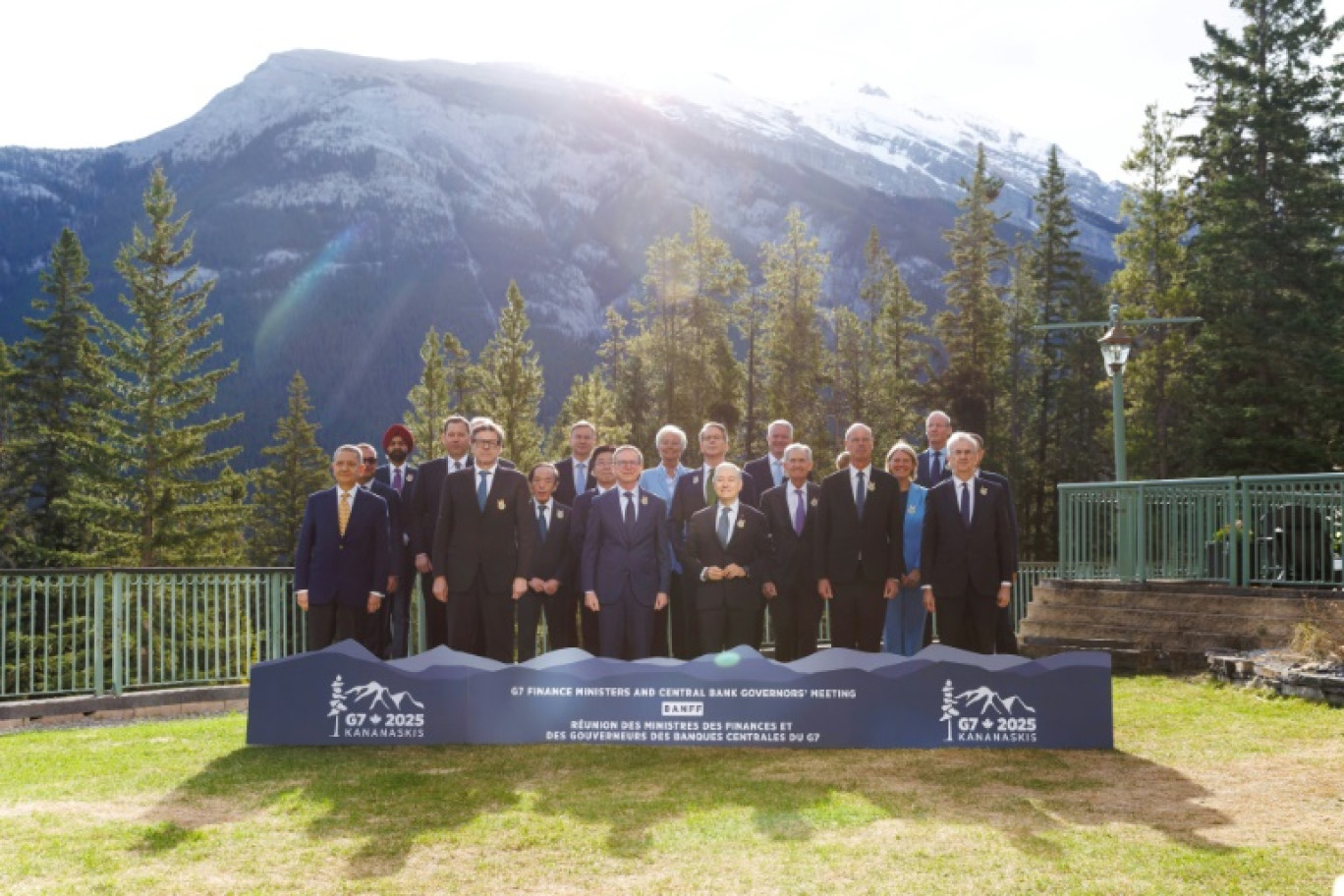 La photo de famille du G7 Finances, à Banff, au Canada, le 21 mai 2025 © Cole Burston/