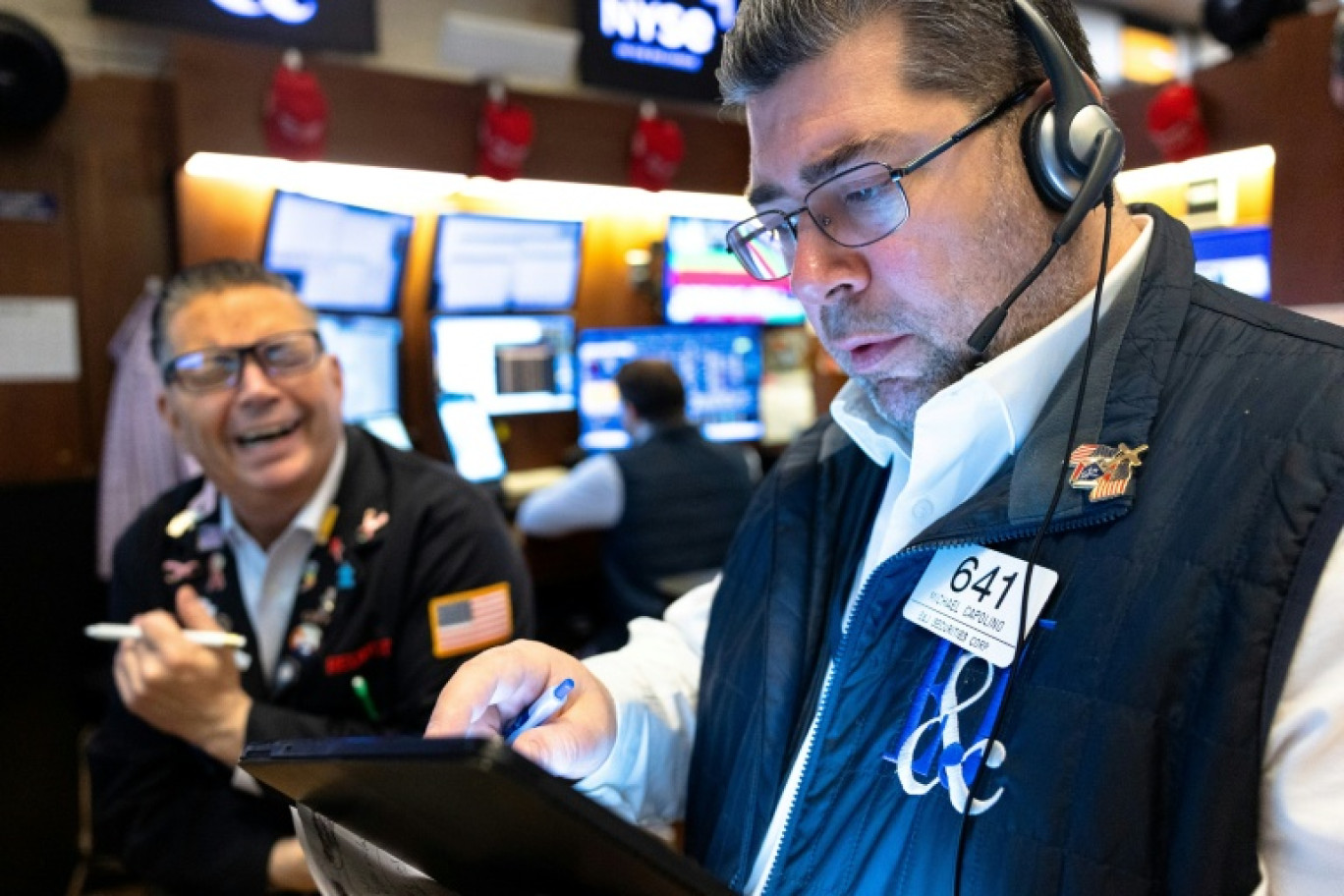 Traders sur le parquet du New York Stock Exchange le 1er avril 2025. © Michael M. Santiago