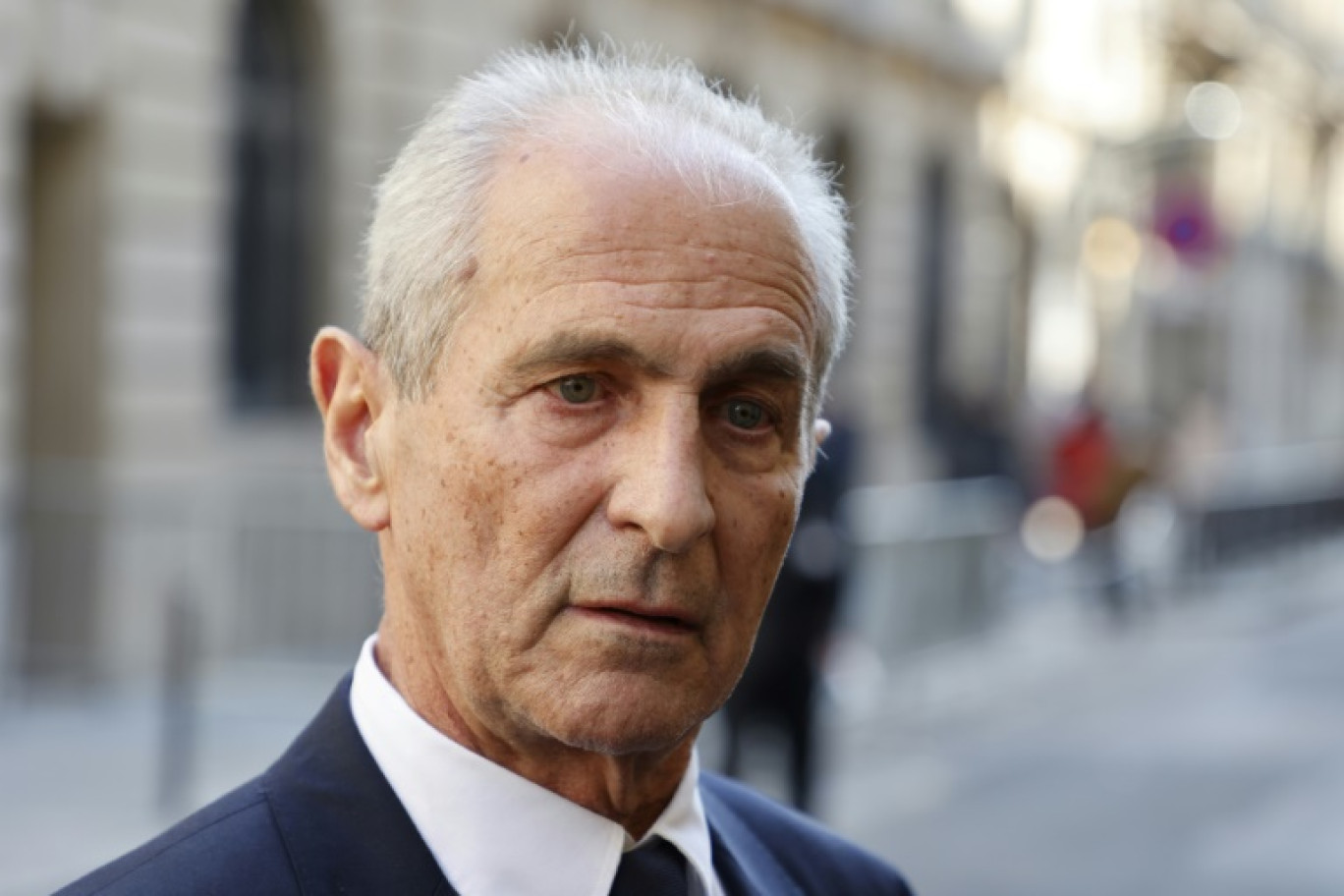 L'ancien maire de Toulon Hubert Falco, ici le 7 mars 2022 à Paris, n'avait pas assisté à l'audience en mai 2025 de son procès où il était poursuivi pour avoir insulté un journaliste © Ludovic MARIN