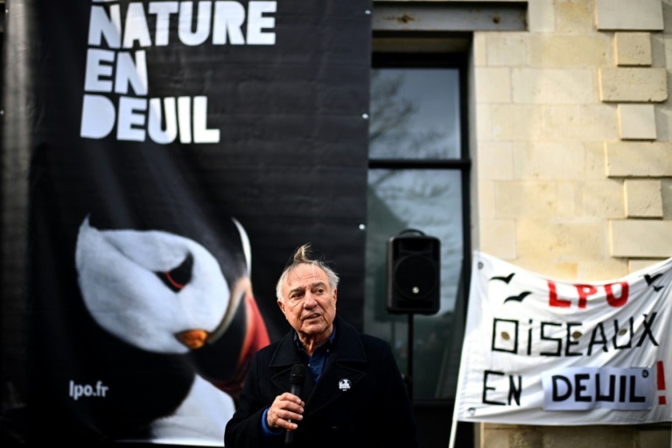La Ligue de Protection des Oiseaux (LPO), présidée par Allain Bougrain Dubourg, avait organisé l'enterrement symbolique de la biodiversité le 13 mars 2025 à Rochefort (Charente-Maritime) © Christophe ARCHAMBAULT