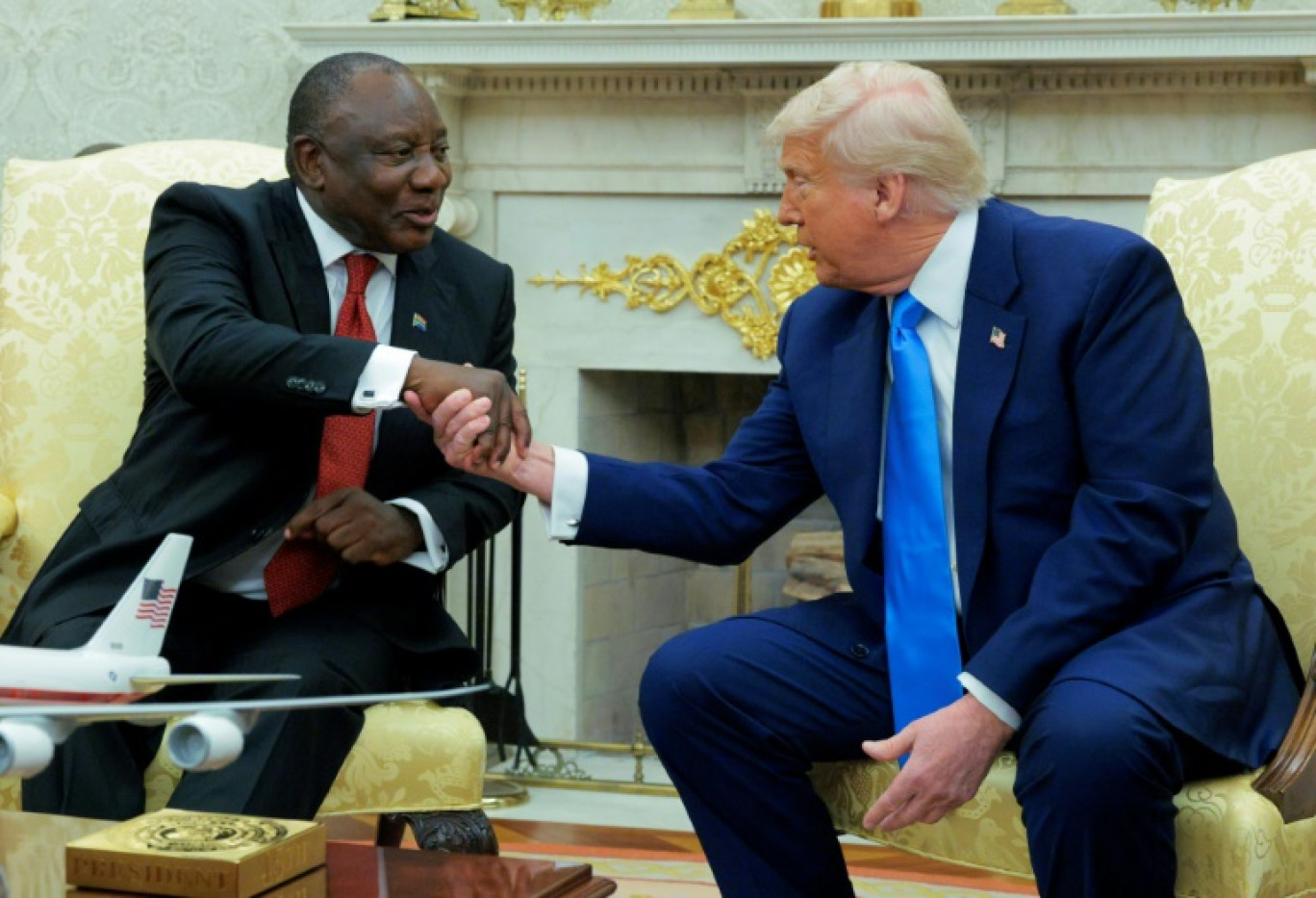 Les président sud-africain Cyril Ramaphosa et américain Donald Trump lors de leur entretien à la Maison Blanche à Washington le 21 mai 2025 © CHIP SOMODEVILLA