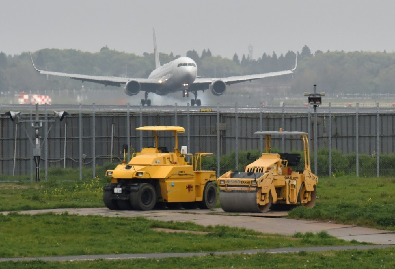 Un avion atterrit à l'aéroport de Tokyo-Narita, le 12 avril 2018 © Kazuhiro NOGI