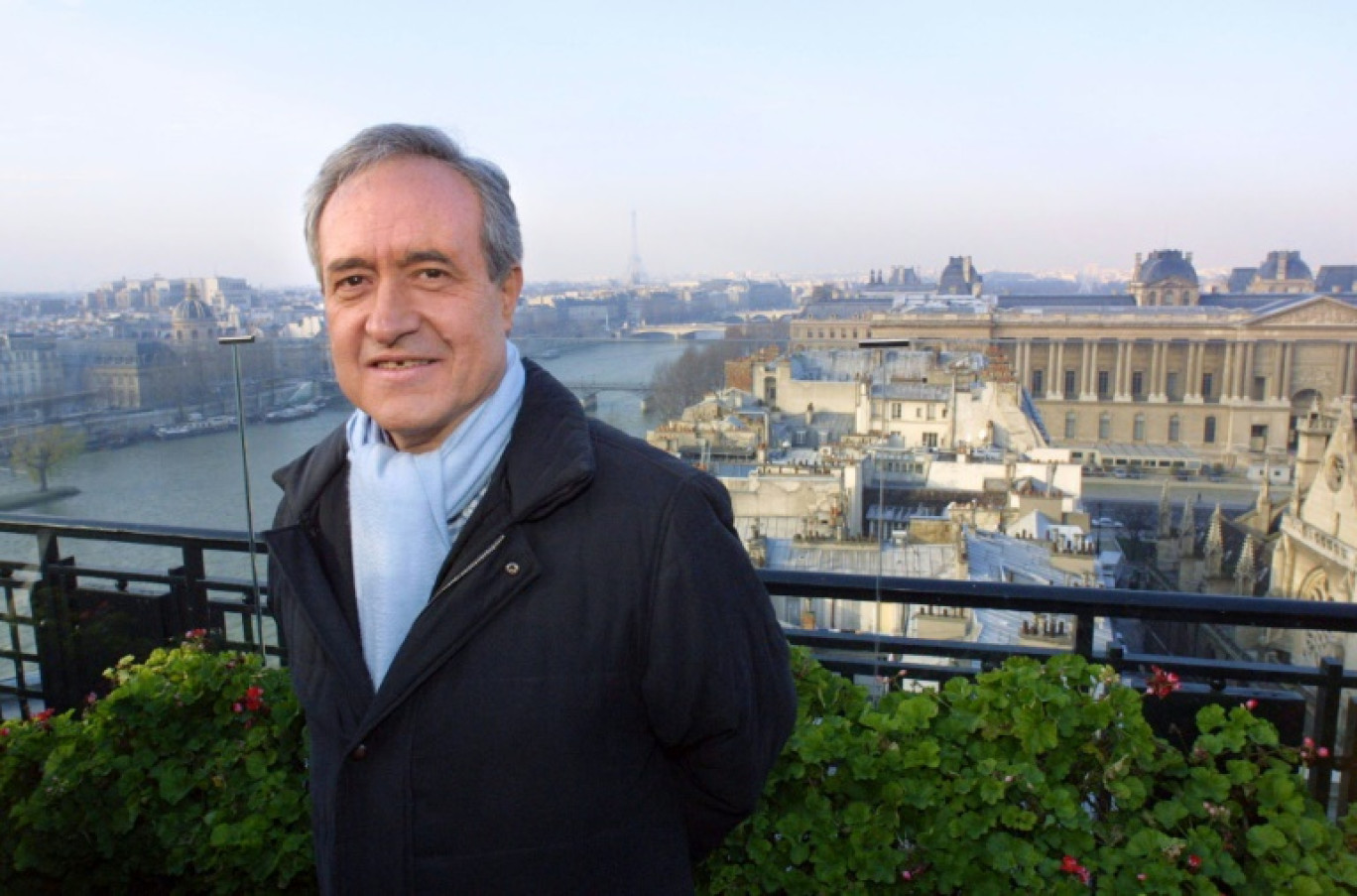 Jean Tiberi, candidat alors à sa propre succession en tant que maire de Paris, le 16 janvier 2001 sur la terrasse d'un restaurant parisien © DANIEL JANIN