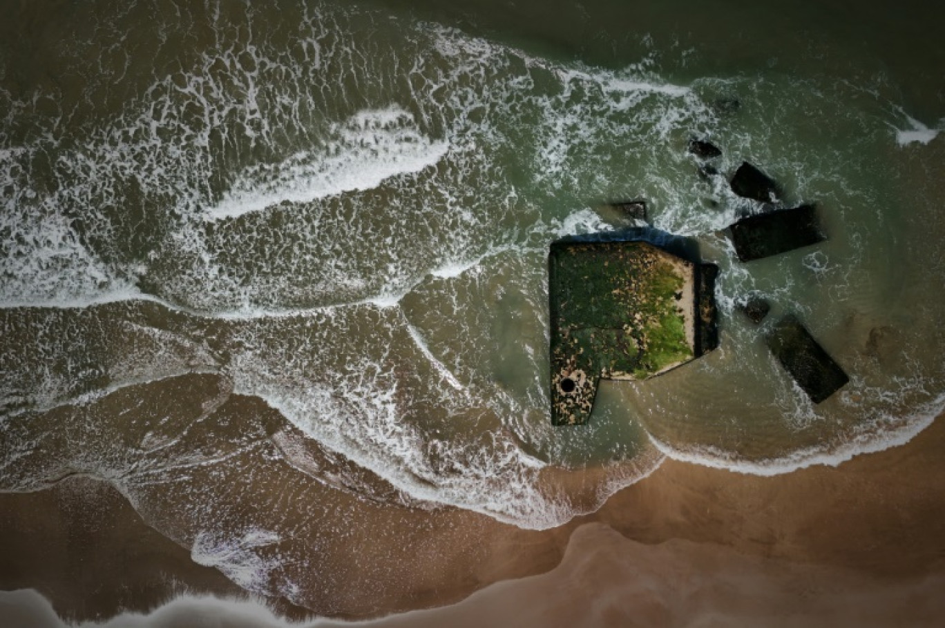 Les vestiges d'un blockhaus de la Seconde Guerre mondiale sur la côte atlantique, à Soulac-sur-Mer, en Gironde, le 15 mai 2025 © Philippe LOPEZ