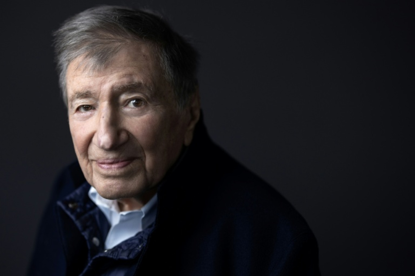 Le professuer Etienne-Emile Baulieu, dans son bureau de l'hopital Kremlin-Bicêtre (banlieue parisienne), le 17 mars 2023 © JOEL SAGET