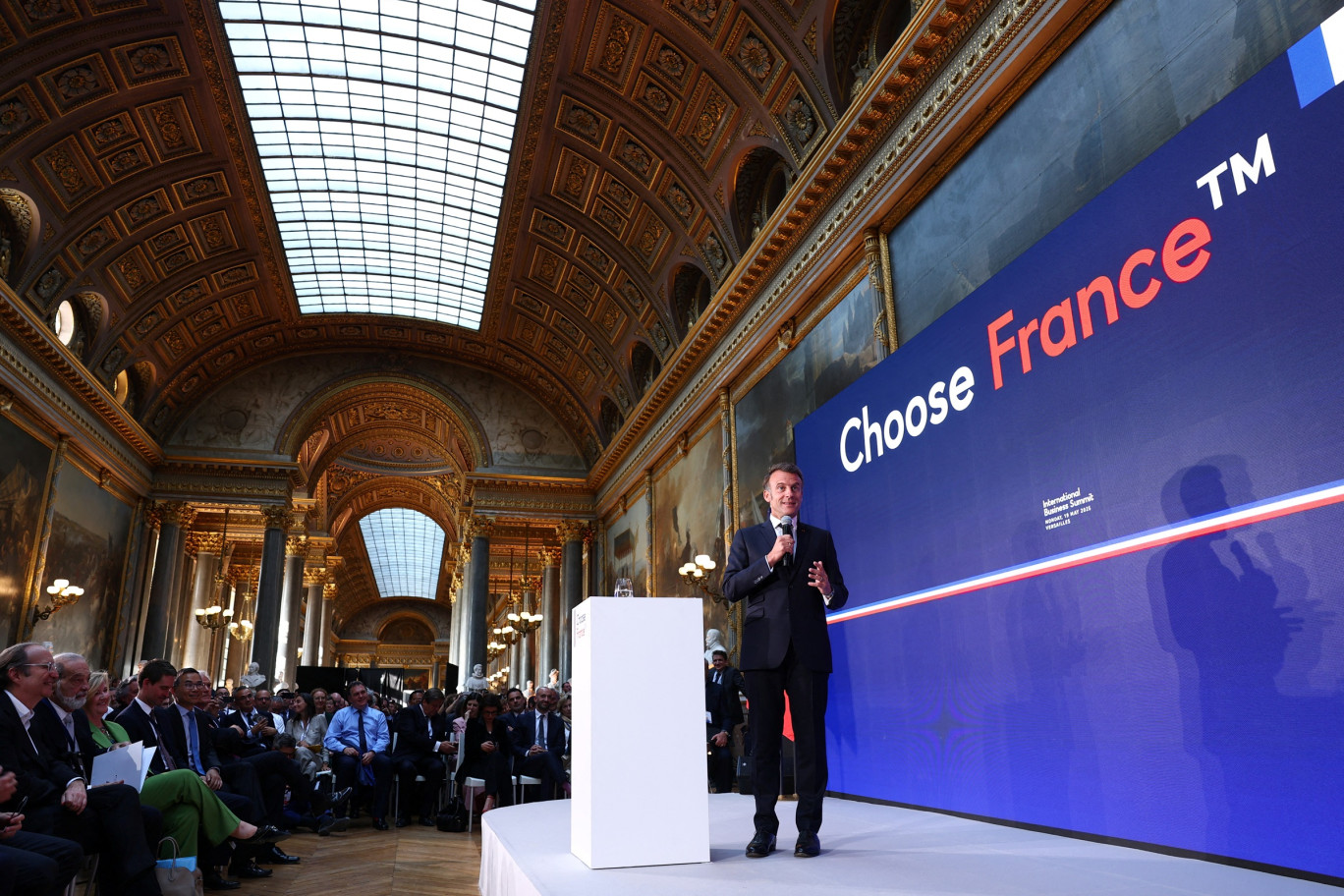 Emmanuel Macron a pris la parole lors du Choose France Summit 2025. ©Gonzalo Fuentes / POOL / AFP