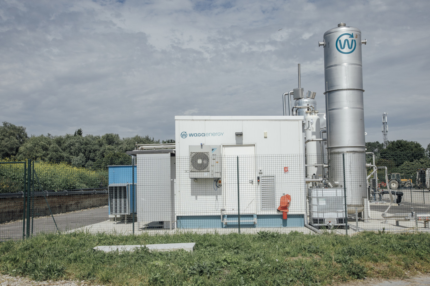 L’unité Wagabox® de Sainte-Marie-Kerque transforme le biogaz des déchets en biométhane injecté dans le réseau. © Opale Environnement / Waga Energy