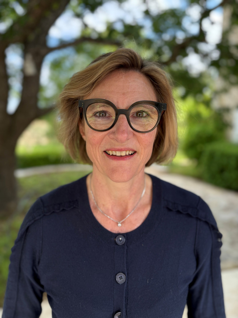 Carole Dessaint, longtemps associée au sein du cabinet EY, a accompagné de nombreuses entreprises dans des secteurs variés tels que la grande distribution, l’industrie, l’associatif et l’habitat social. © Groupe Mon Abri