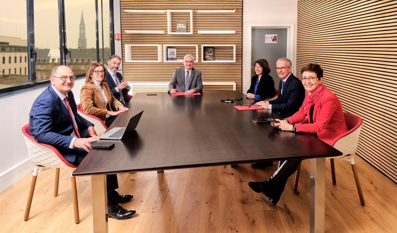 © CEGEE. «La Caisse d’Épargne Grand Est Europe confirme la robustesse de son modèle coopératif et sa capacité à conjuguer performance économique et utilité régionale», assure Bruno Deletré (au centre), le président du directoire de la Caisse d’Épargne Grand Est.