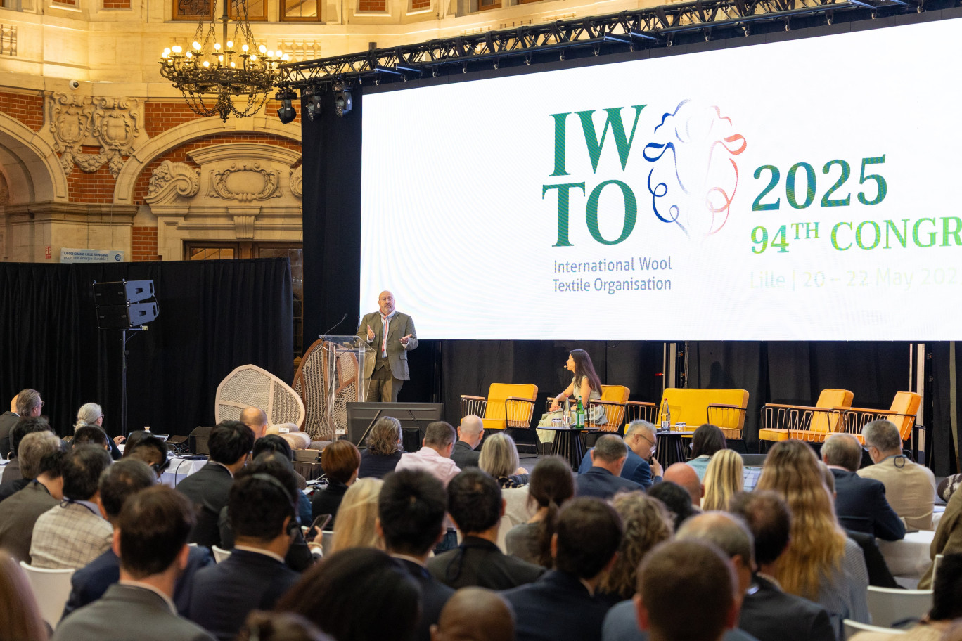 Olivier Ducatillion, président de l'Union des industries textile et dirigeant de la société Lemaître Demeestere lors de l'ouverture du congrès annuel de l'IWTO à Lille. © IWTO
