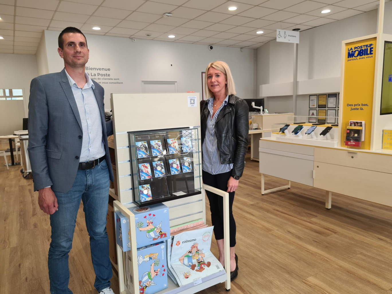 © La Poste. Hélène Favre-Monnet, directrice adjointe en charge de la Présence et du maillage territorial à La Poste en Grand Est et Jean-Côme Brasseur, responsable du Maillage Territorial en Meurthe-et-Moselle viennent de présenter la nouvelle présence de La Poste à Nancy.