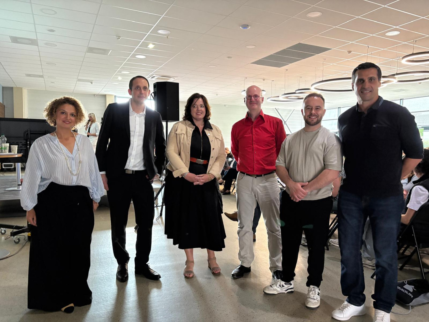 Les six chefs d'entreprise qui ont participé aux Master Class, de g. à dr. : Anissia Capet, Edouard Loiseau, Corinne Rodriguez, Julien Gautier, Yannis Bleuze et Vincent Bashet. ©V.K