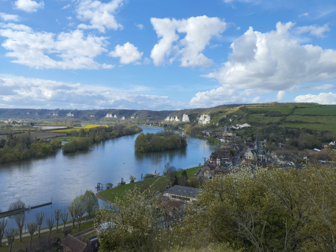 La Seine dispose d'un riche patrimoine naturel et culturel (ici une vue depuis le Château-Gaillard aux Andelys). © Aletheia Press / B.Delabre