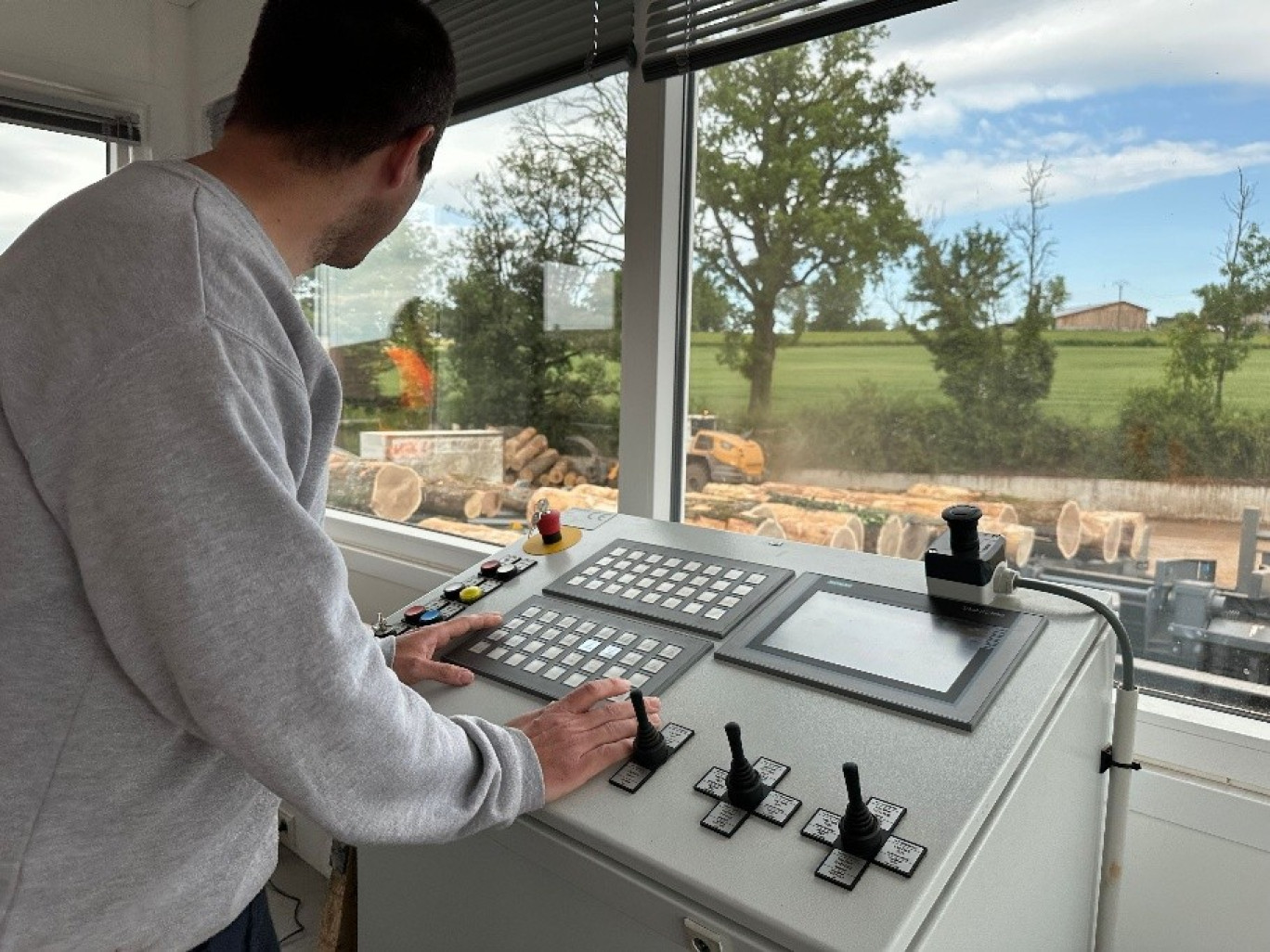 Le groupe Ducerf a inauguré sa nouvelle ligne d’écorçage, opérationnelle depuis quelques mois, et qui permet des réaliser des économies d’énergie tout en gagnant en productivité. © Groupe Ducerf
