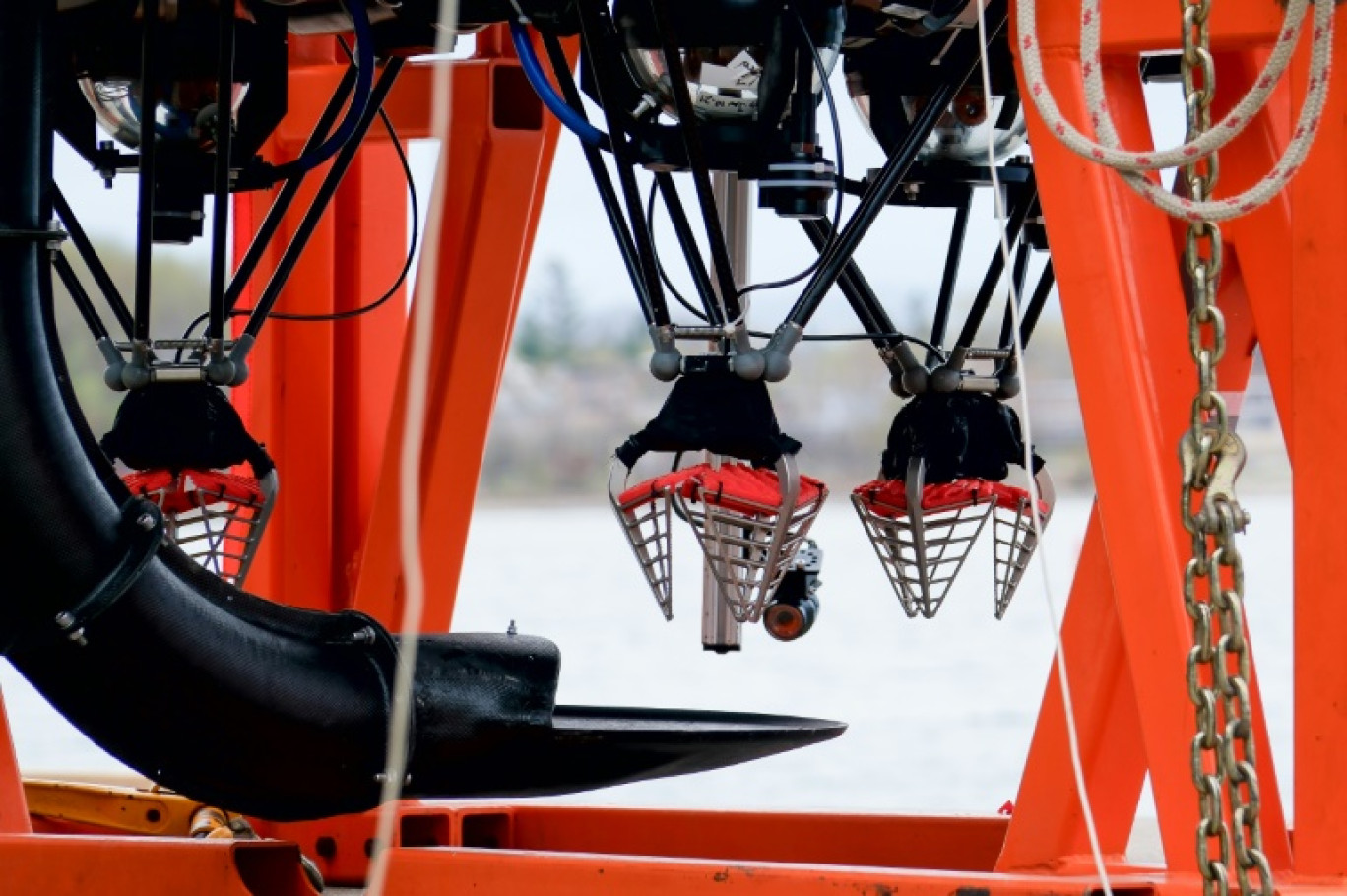 Les bras du robot Eureka II d'Impossible Metals, lors d'une séance de test à Collingwood en Ontario au Canada, le 1er mai 2025 © John Wong