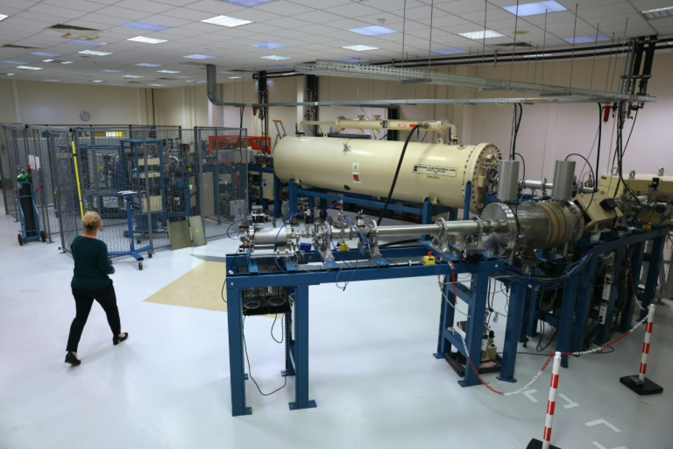 L'accélérateur de particules du Laboratoire de Mesure du Carbone 14 du Commissariat à l’énergie atomique et aux énergies alternatives (CEA), le 22 mai 2025 à Saclay, près de Paris © Thomas SAMSON