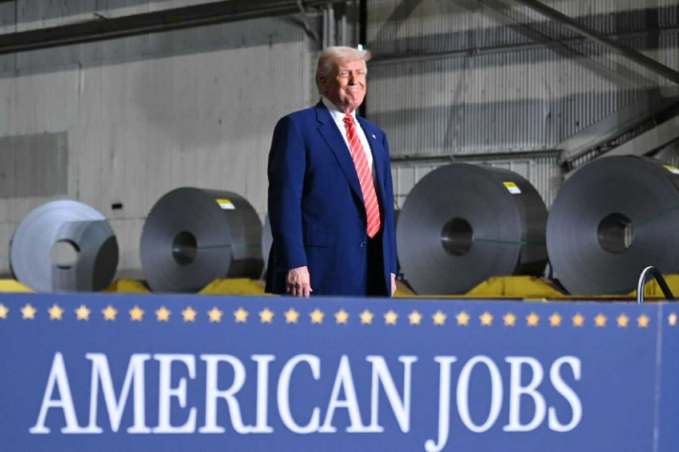 Le président américain Donald Trump en visite dans une aciérie à West Mifflin, en Pennsylvanie, le 30 mai 2025 © SAUL LOEB