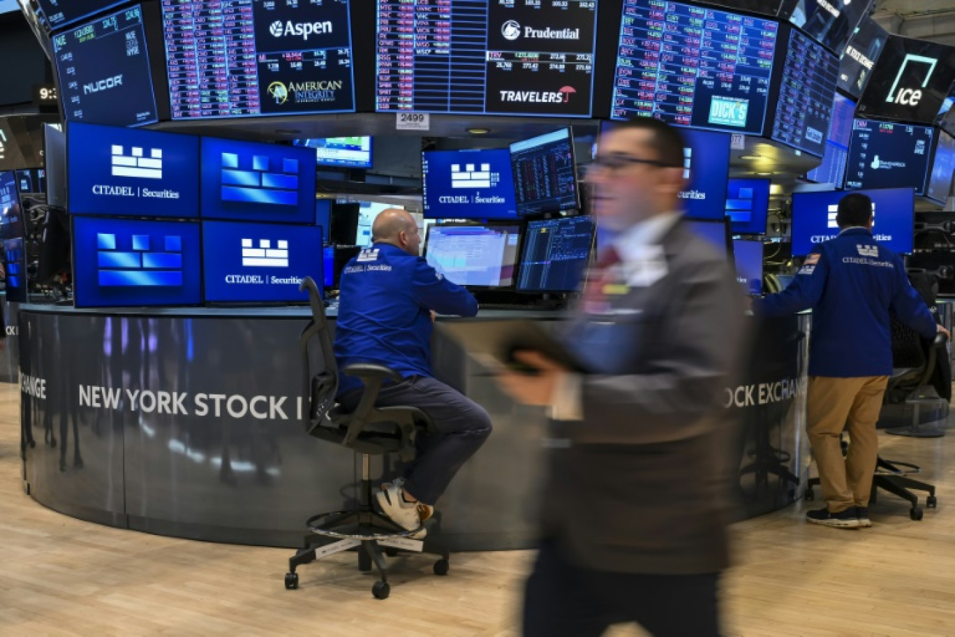 Des opérateurs à la Bourse de New York le 2 juin 2025 © ANGELA WEISS