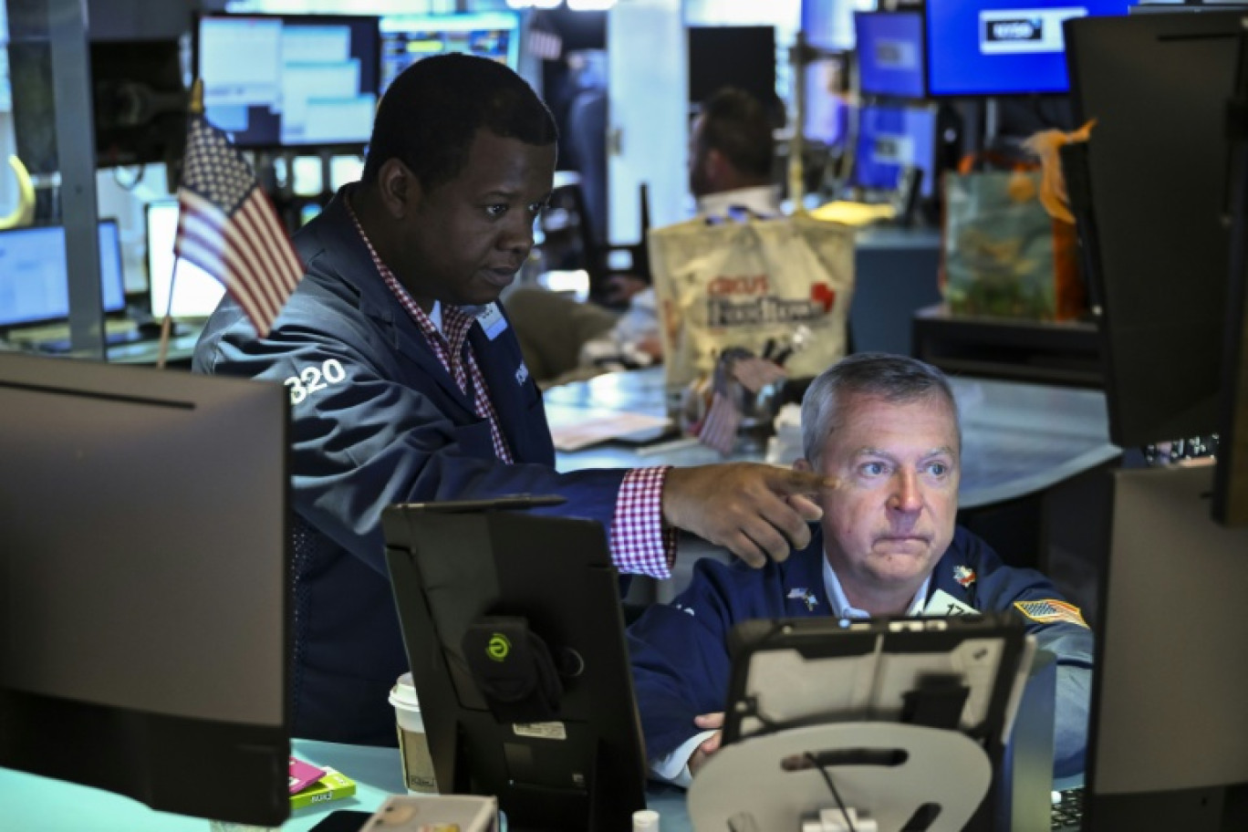 Des opérateurs à la Bourse de New York le 2 juin 2025. © ANGELA WEISS
