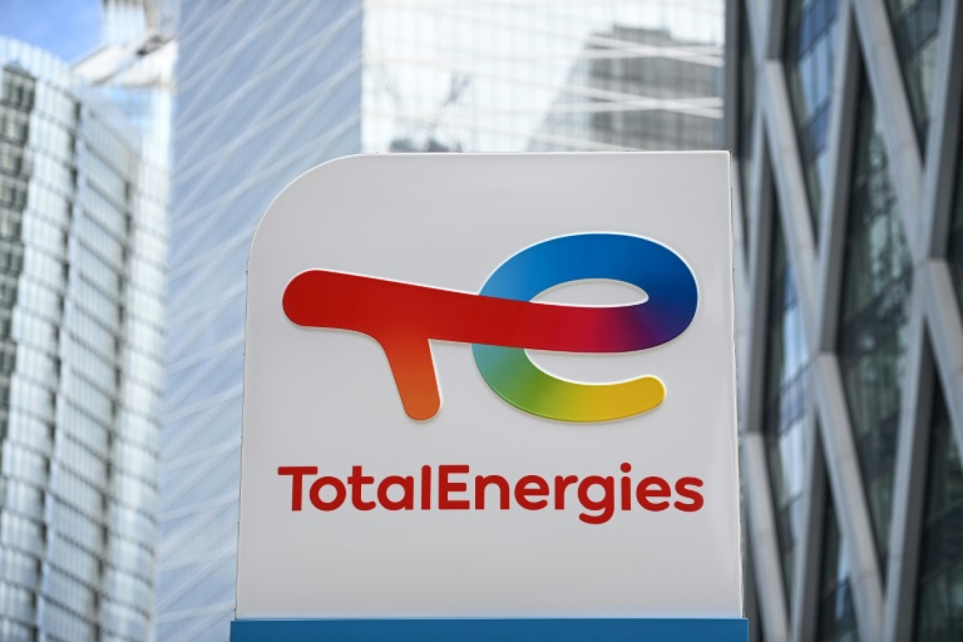 TotalEnergies répond jeudi devant un tribunal civil d'accusations de "publicités mensongères" portées par plusieurs ONG, un premier procès de "greenwashing" en France pour un énergéticien © Christophe ARCHAMBAULT