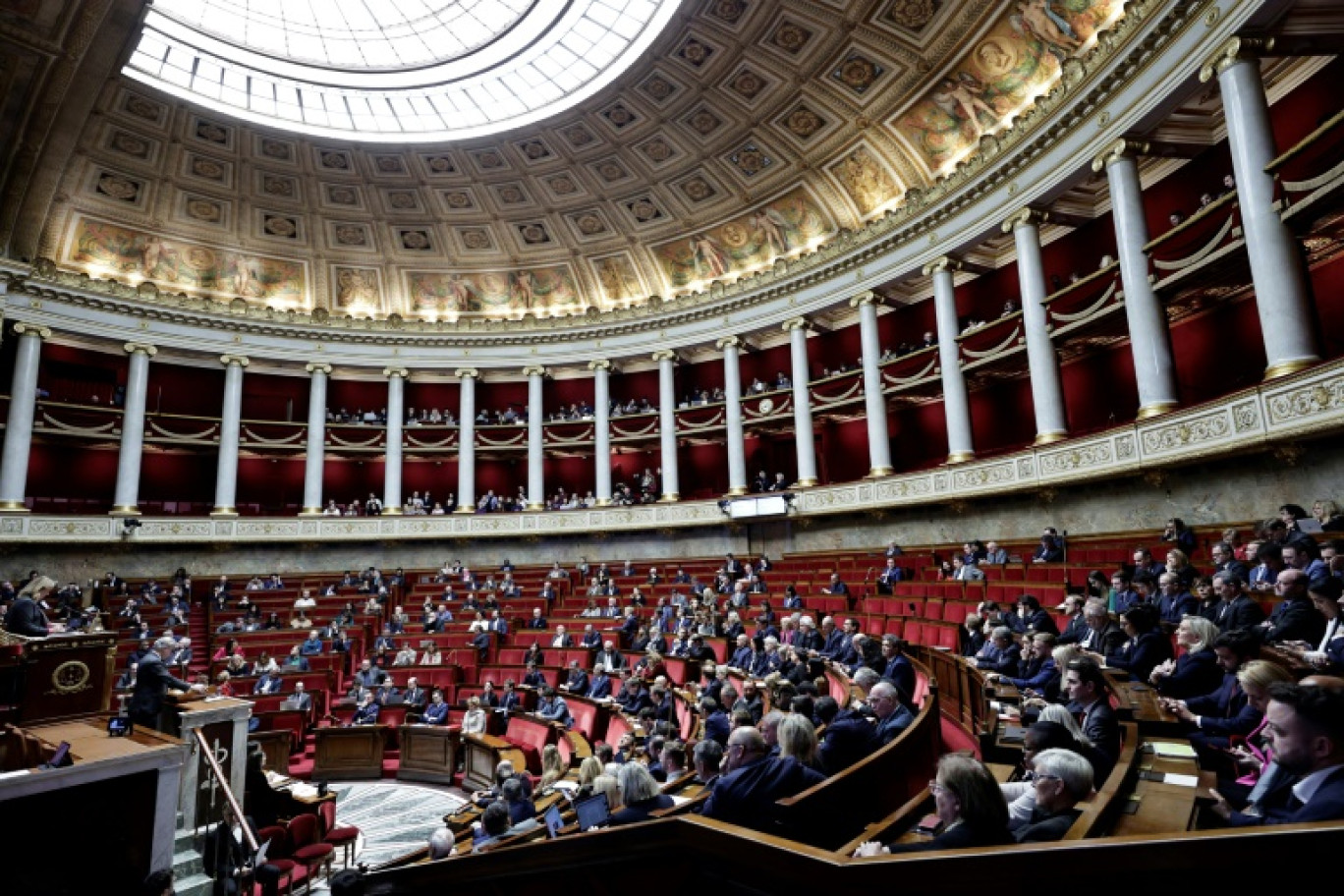 Retraites: l'Assemblée appelle à abroger la réforme, la CGT dans la rue