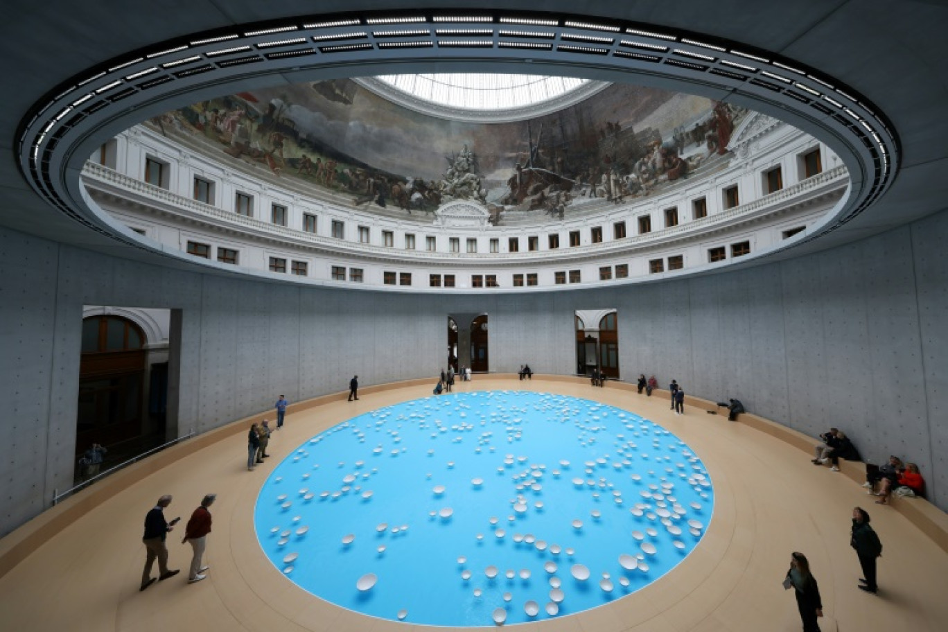 L'installation aquatique et musicale du Français Céleste Boursier-Mougenot à la Bourse de Commerce-Pinault Collection à Paris, le 5 juin 2025 © Xavier GALIANA