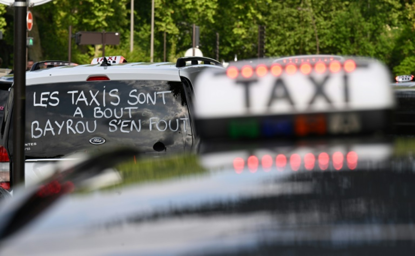 Manifestation de taxis à Pau le 19 mai 2025 © Gaizka IROZ