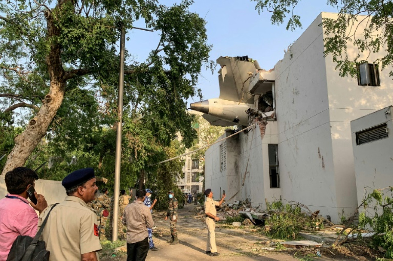 L'arrière du Boeing d'Air India après s'être écrasé sur une zone résidentielle près de l'aéroport d'Ahmedabad, dans l'ouest de l'Inde, le 12 juin 2025 © Sam PANTHAKY