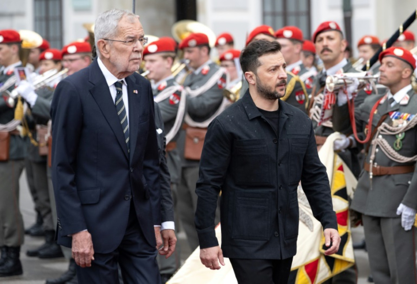 Le président autrichien Alexander Van der Bellen et son homologue ukrainien Volodymyr Zelensky, lors d'une visite officielle à Vienne le 16 juin 2025 © Joe Klamar