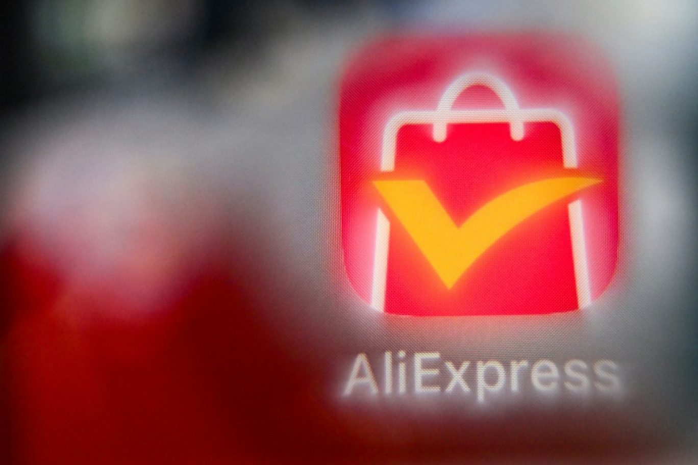 La Commission européenne a ouvert la voie mercredi à une lourde amende contre le géant chinois du commerce en ligne AliExpress en estimant, "à titre préliminaire", qu'il ne gérait pas suffisamment les risques liés à la vente de produits illégaux, malgré de nombreux progrès © Kirill KUDRYAVTSEV