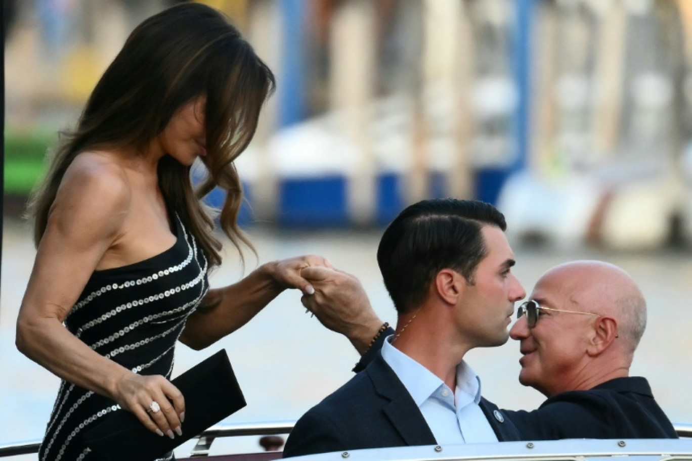 Lauren Sanchez et le fondateur américain d'Amazon, Jeff Bezos, vont célébrer leur mariage vendredi à Venise, mariage dont l'accueil est mitigé dans la Cité des Doges © Marco BERTORELLO