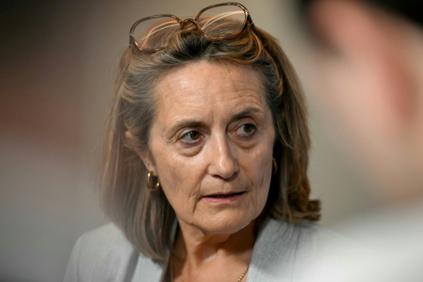 La porte-parole du gouvernement Sophie Primas tient une conférence de presse après la réunion hebdomadaire du cabinet à Paris, le 19 juin 2025 © Martin LELIEVRE