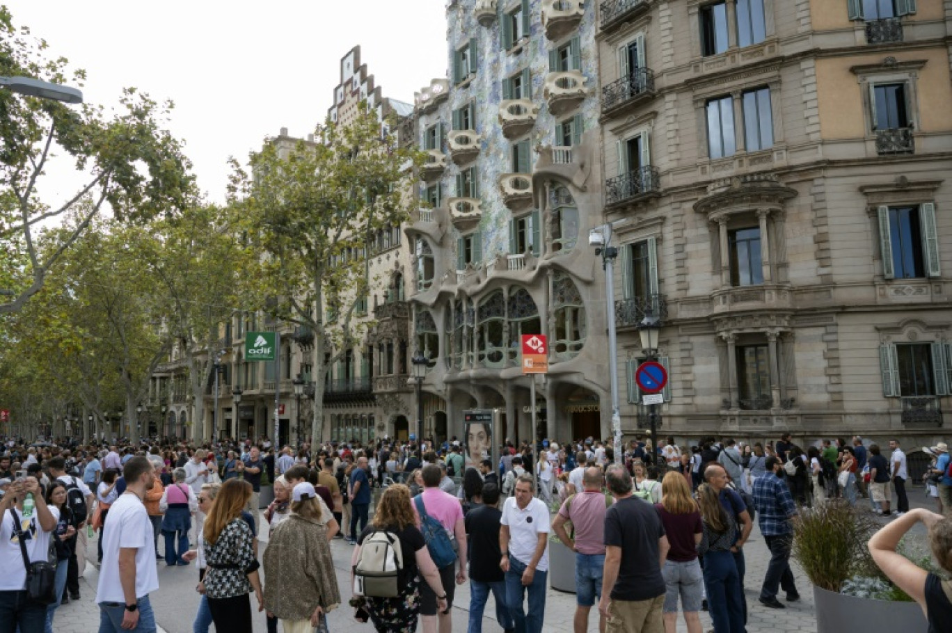 Des touristes à Barcelone, en Espagne, le 11 octobre 2024 © JOSEP LAGO