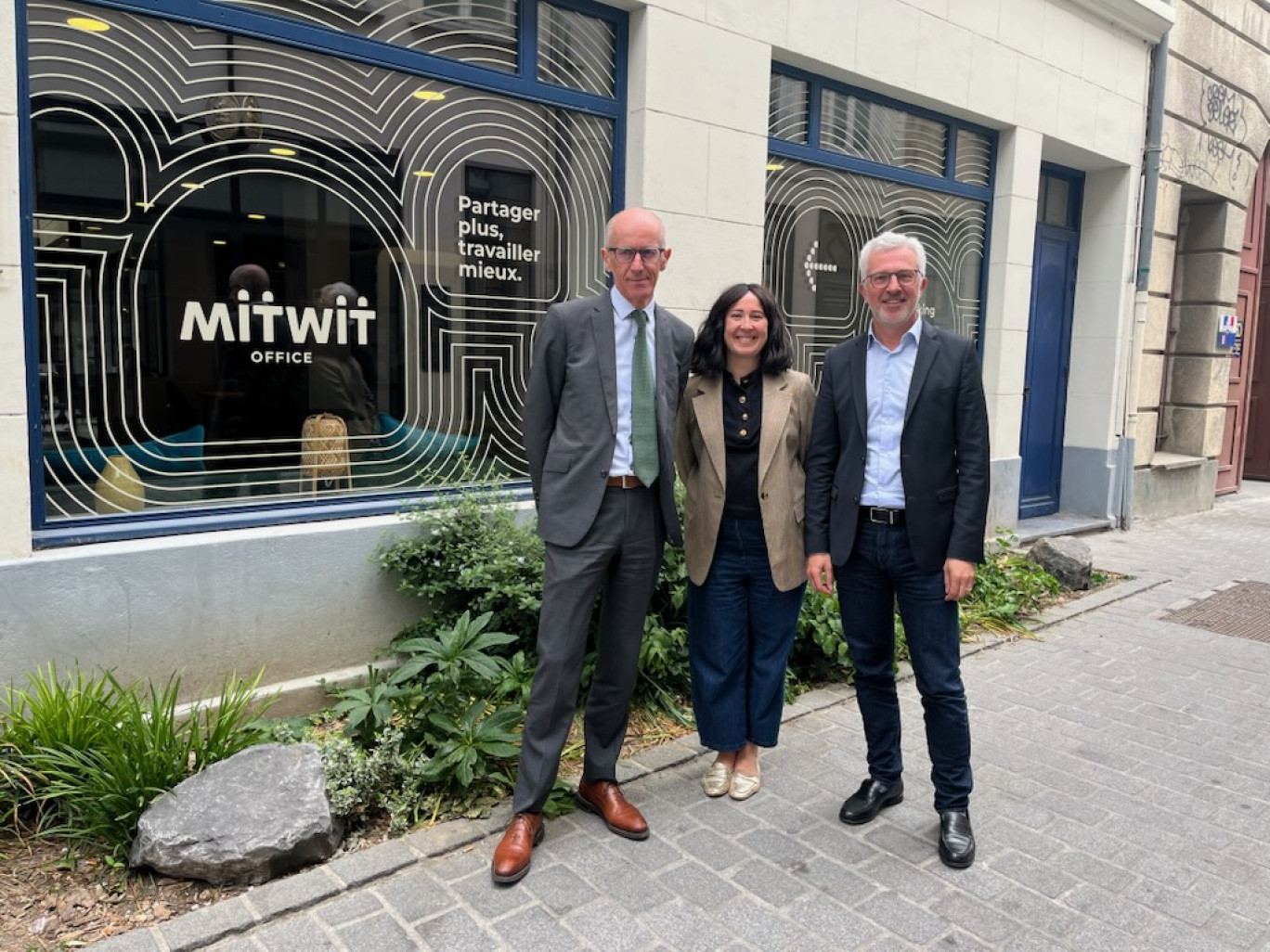 Daniel Idiart, directeur régional de La Poste Immobilier, Capucine Errard, qui dirige les activités de Mitwit sur la Métropole de Lille, et Jérôme Zatti, président de Mitwit.