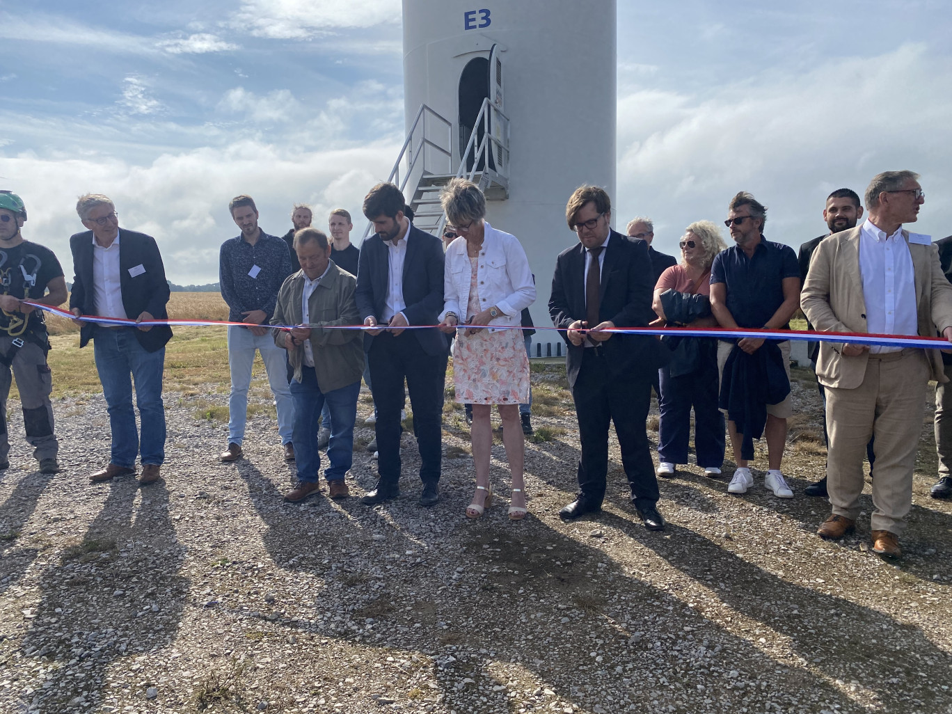 Les élus et EnergieTeam ont inauguré le parc éolien d'Allenay et Friaucourt. L'annonce de la redistribution de 200 000 euros a été faite à cette occasion.