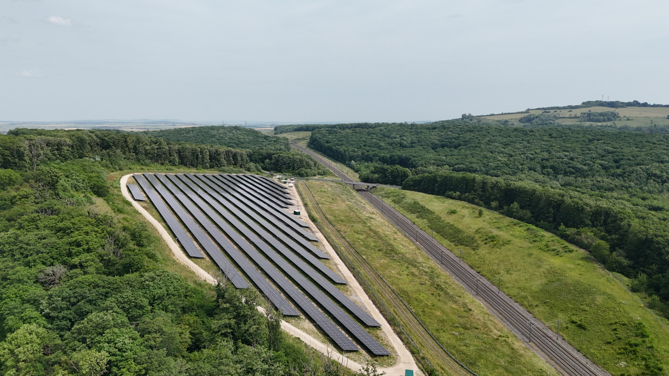 EDP se dote d’un nouveau parc solaire le long de ligne TGV près de Pont-à-Mousson. © EDP.