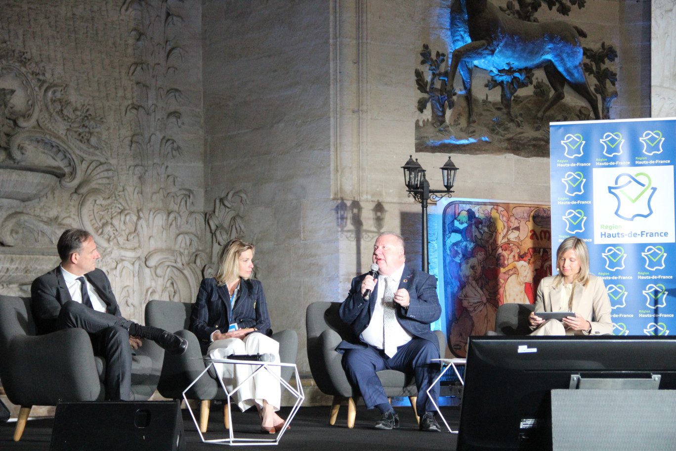 Au cours de cette matinée, une table ronde a réuni (d g. à dr) Olivier Sichel directeur général de la Caisse des dépôts, F anny Turgis, cofondatrice du groupe Turgis Gaillard et Emmanuel Chiva, délégué général à l'armement. © Aletheia Press / L. Brémont