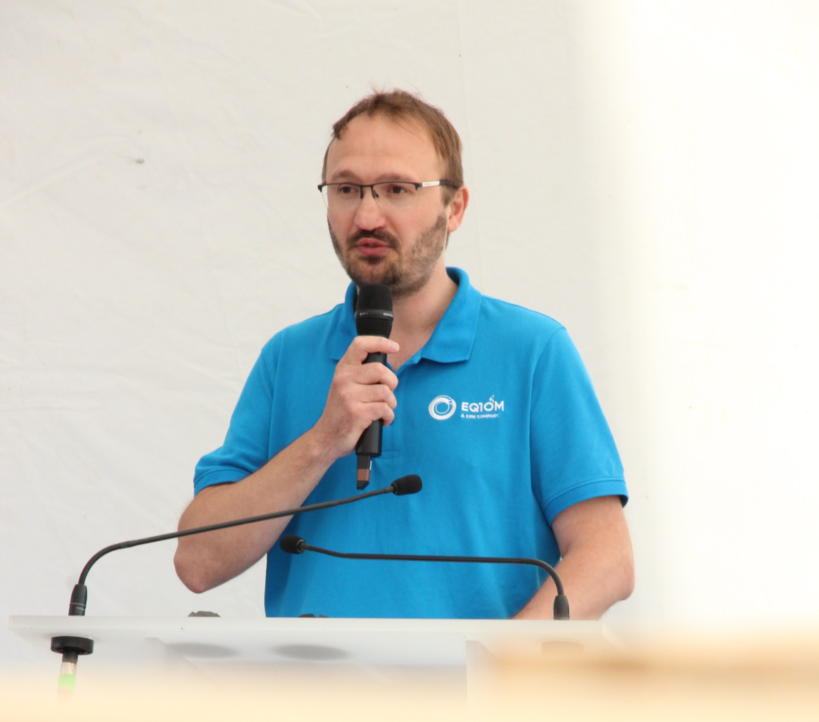 Douze salariés, dont leur directeur Florian Sailliot, travaillent sur le granulateur et le centre de broyage d'Eqiom à Dunkerque. © Aletheia Press / ArnaudStoerkler