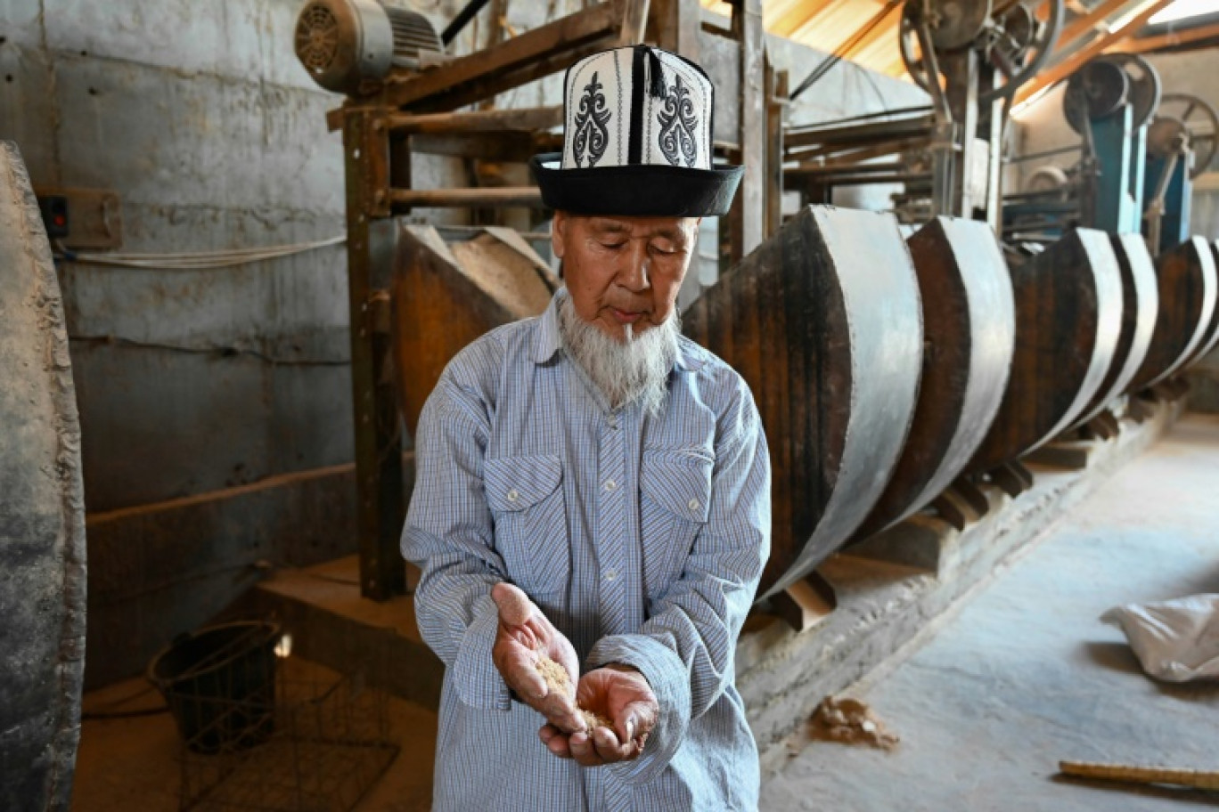 Le fermier Abdimamat Saparov, qui cultive du riz dans la région de Batken, au Kirghizstan, le 22 mai 2025 © Guliza Urustambek kyzy