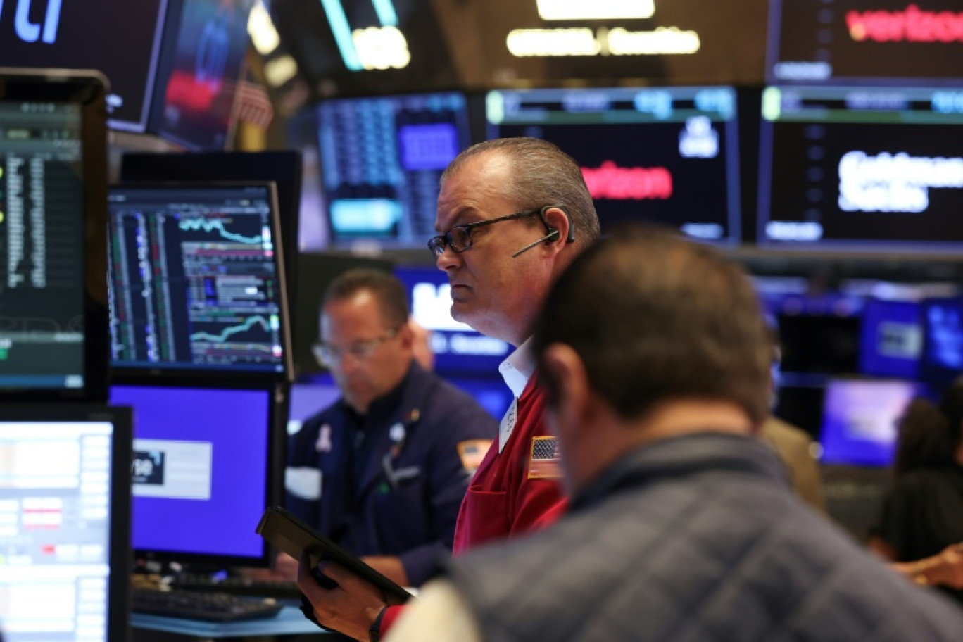 Des traders à la Bourse de New York le 30 juin 2025 © TIMOTHY A. CLARY