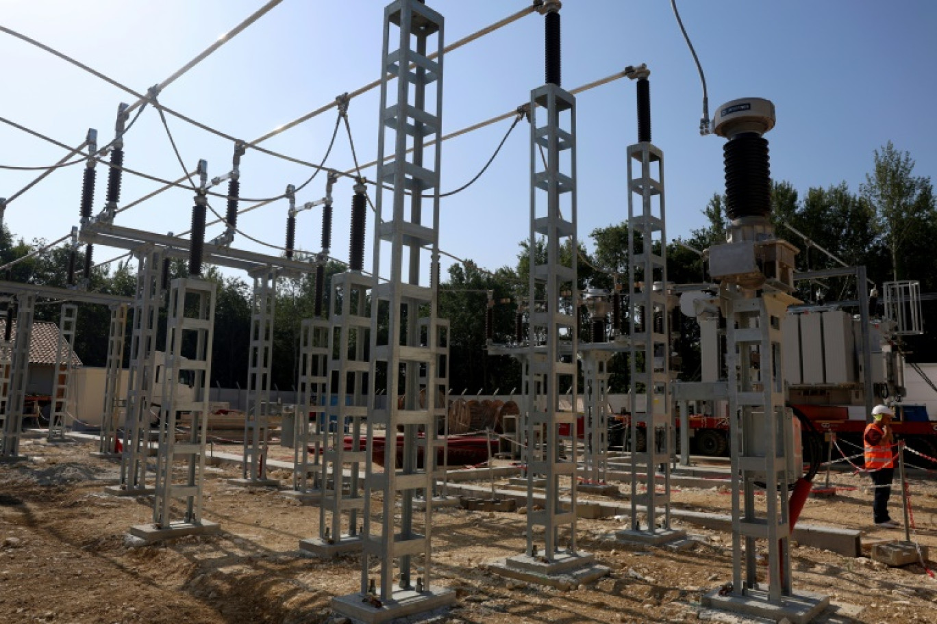 Un employé d'Enedis à Pompignac (Gironde), le 1er juillet 2025 © ROMAIN PERROCHEAU