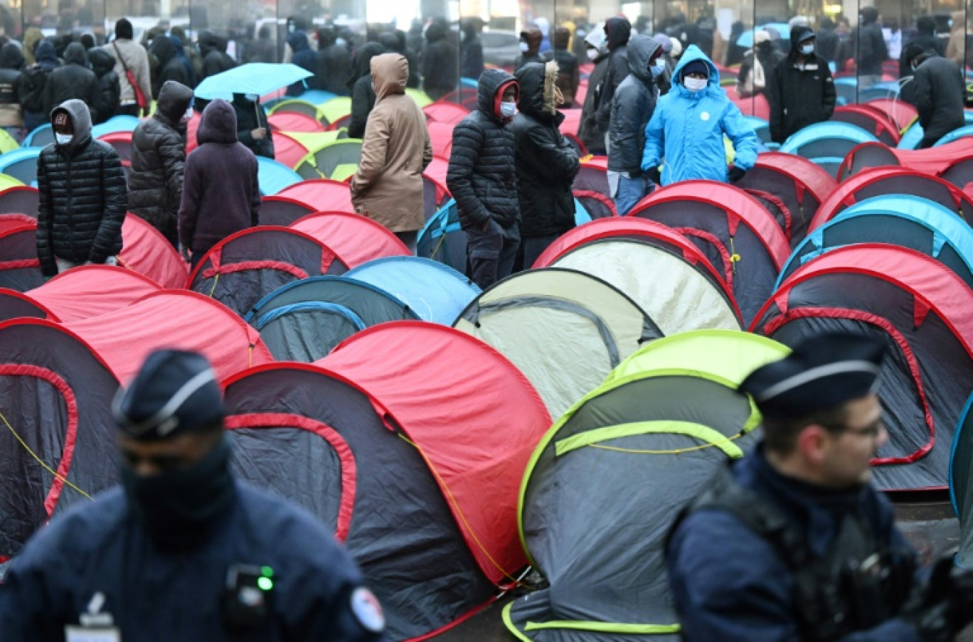 Mobilisation à Paris devant le Conseil d'Etat pour demander une meilleure prise en charge des enfants migrants mineurs non accompagnés, le 2 décembre 2022 © Julie SEBADELHA