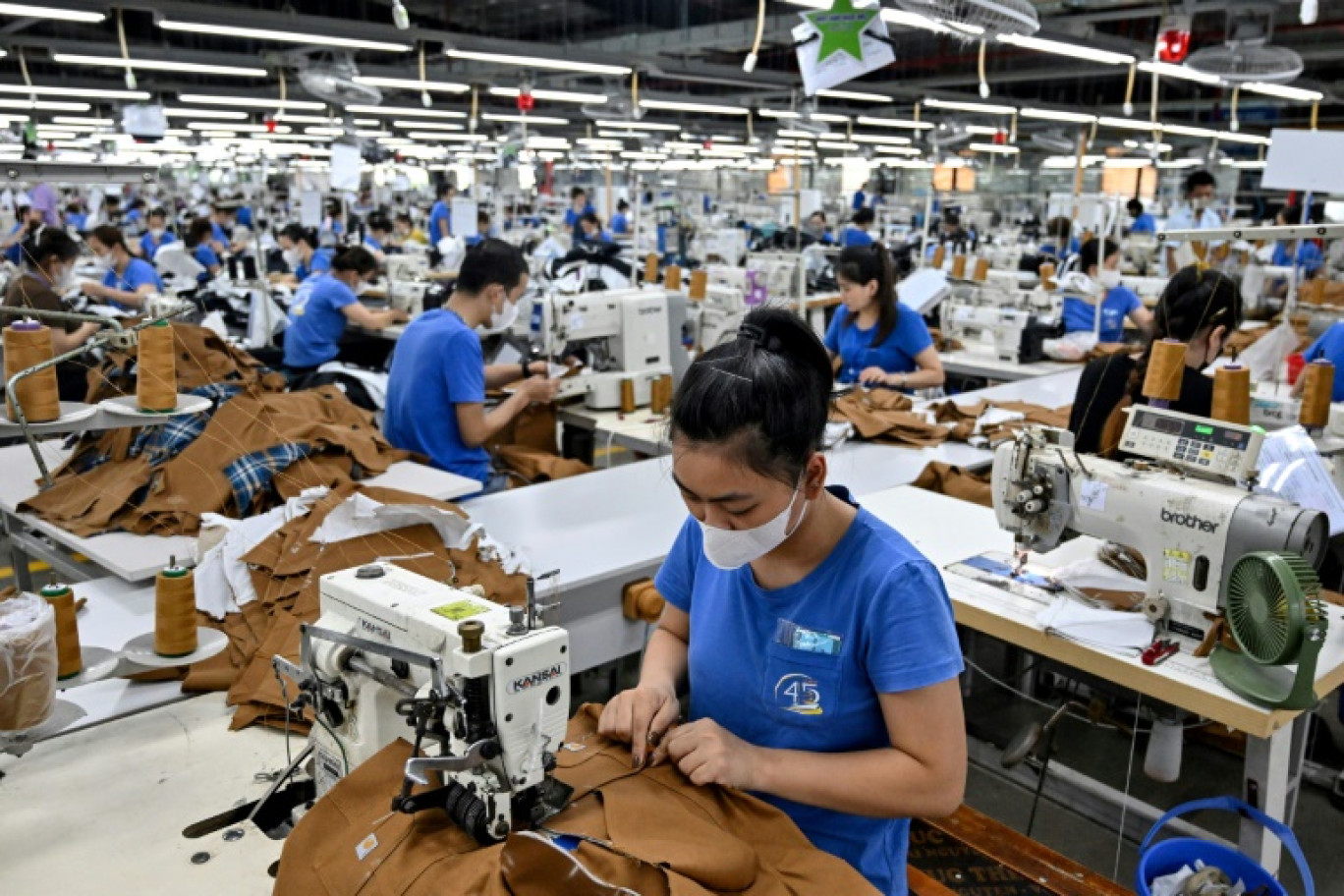 Dans une usine de confection de la province de Thai Nguyen, au Viêtnam, le 2 juillet 2025 © Nhac NGUYEN