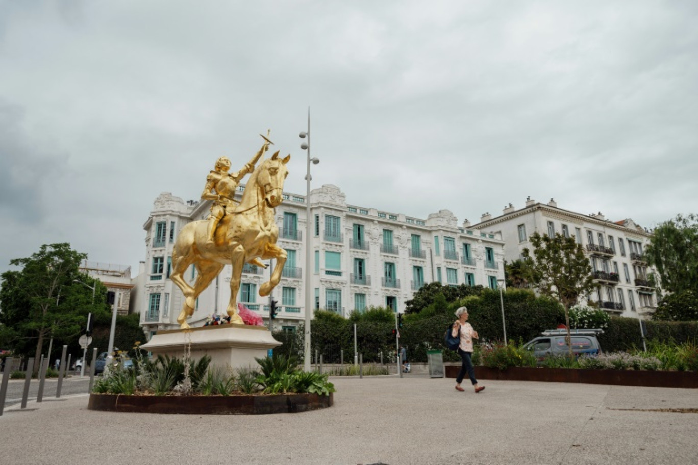 Cette statue équestre de Jeanne d'Arc, photographiée le 2 juin 2025 à Nice, a été réalisée par l'atelier Missor sans mise en concurrence dans ce marché public © Frederic DIDES