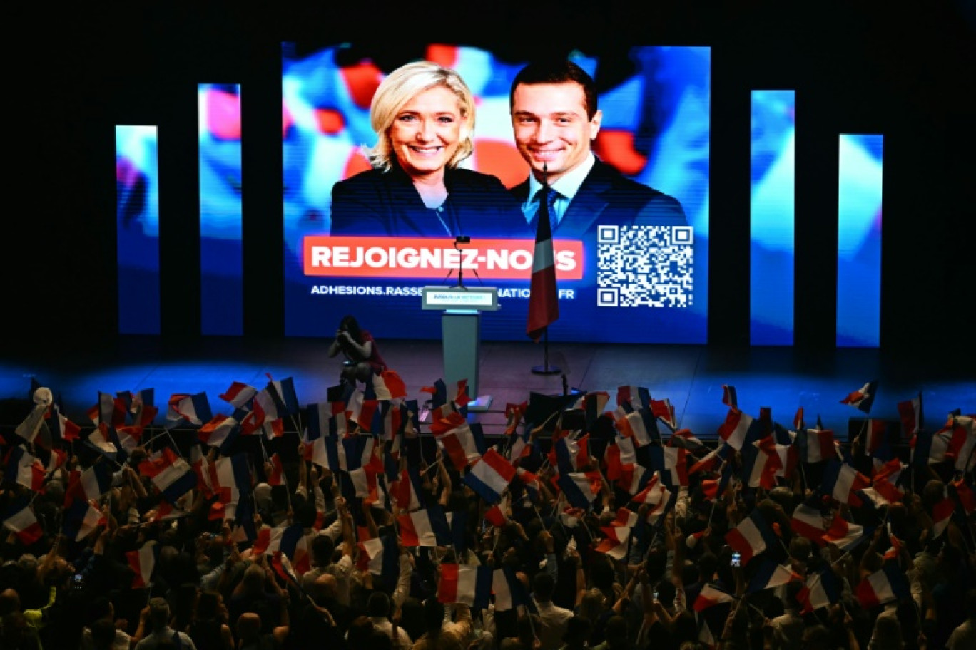 Les portraits de Marine Le Pen et Jordan Bardella à l'occasion de la réunion du 1er mai du Rassemblement national (RN), à Narbonne, le 1er mai 2025 © Lionel BONAVENTURE